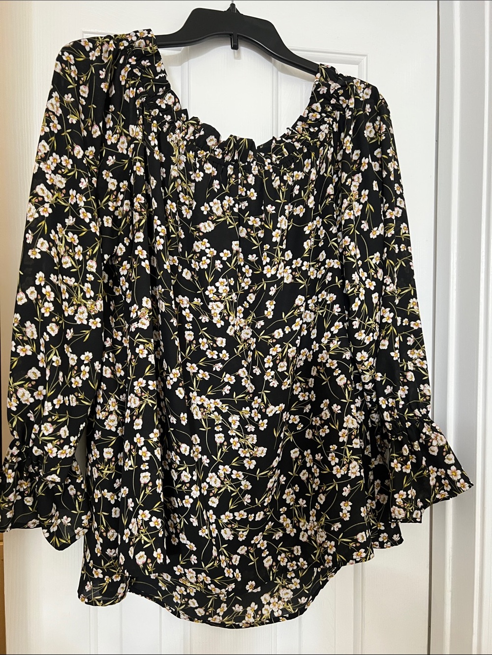 Source Unknown Black Floral Peasant Blouse